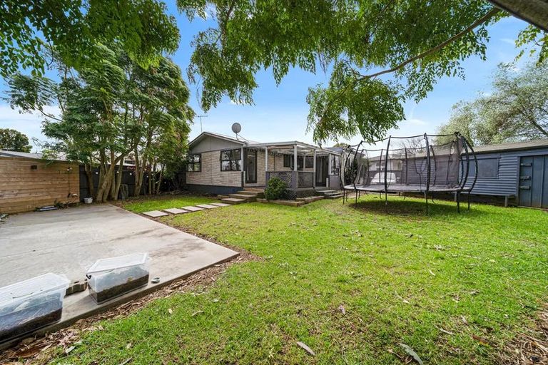 Photo of property in 13 Romney Place, Manurewa, Auckland, 2102