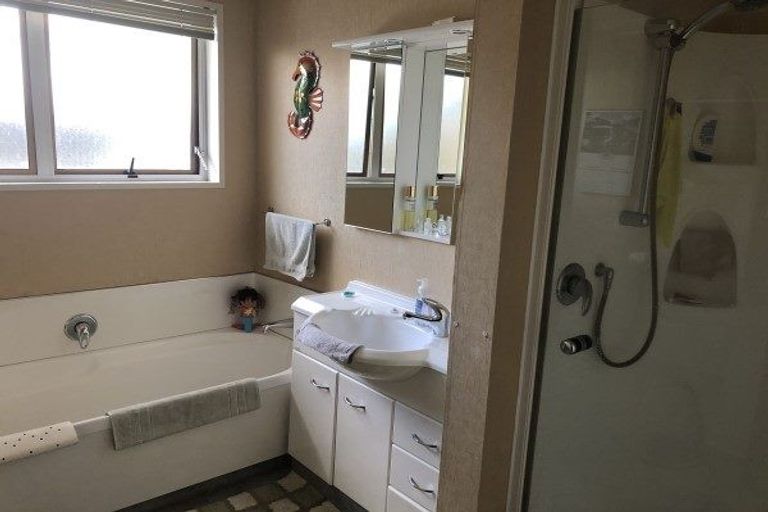 Photo of property in 60 John F Kennedy Drive, Milson, Palmerston North, 4414