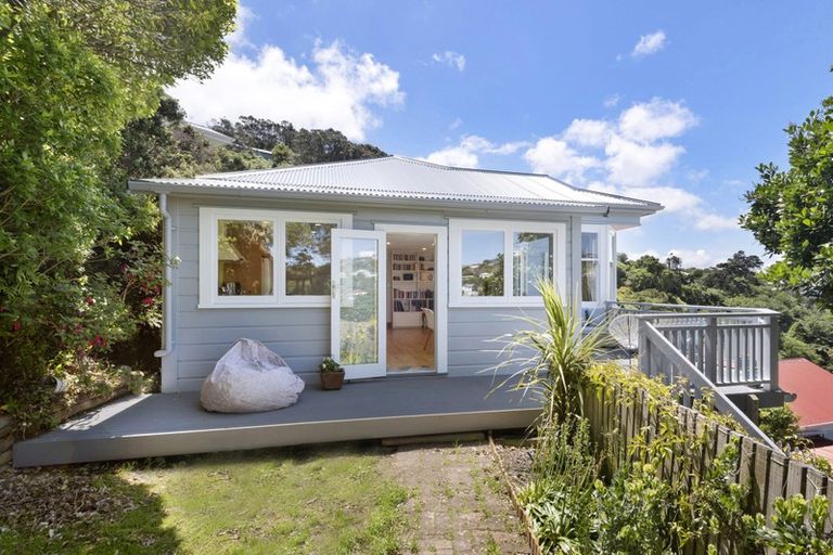 Photo of property in 35 Reuben Avenue, Brooklyn, Wellington, 6021