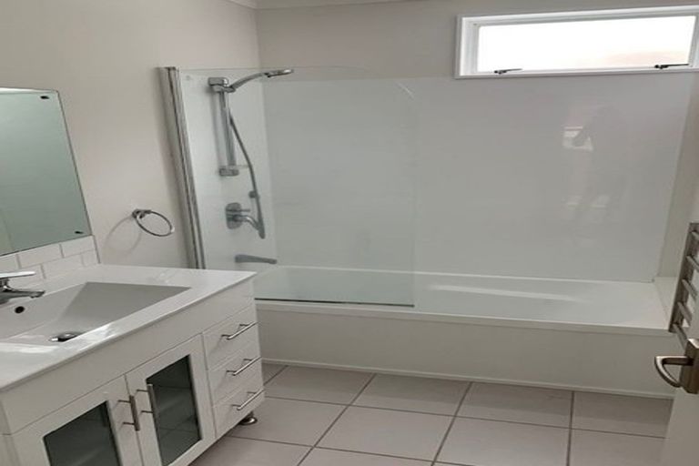 Photo of property in 1/10 Newstead Avenue, Browns Bay, Auckland, 0632