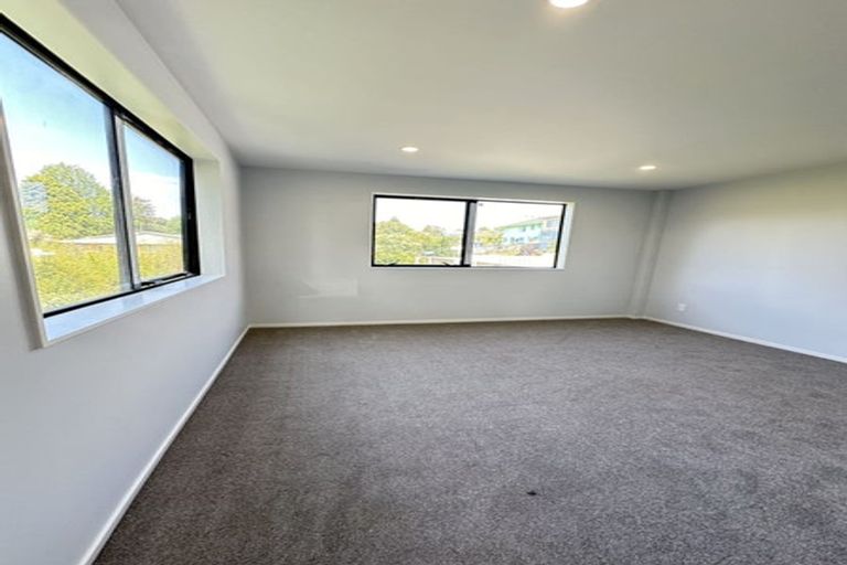 Photo of property in 27a Kelwyn Road, Kelston, Auckland, 0602