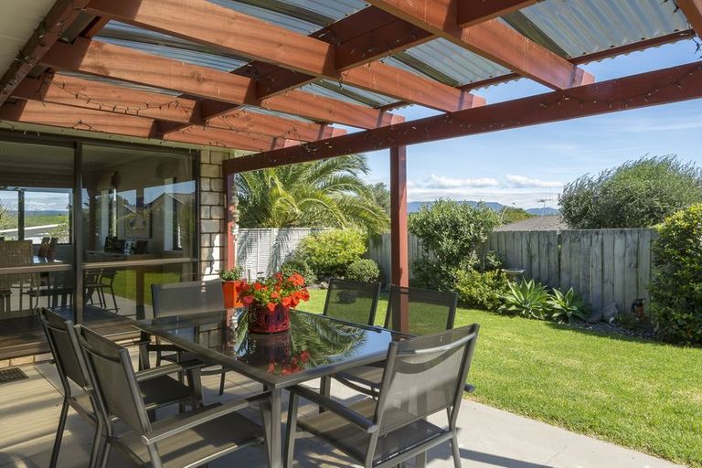 Photo of property in 8 Olive Close, Omokoroa, 3114