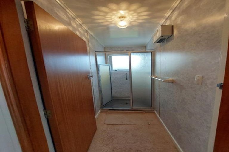 Photo of property in 2 Onslow Place, Merrilands, New Plymouth, 4312