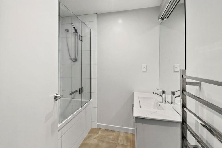 Photo of property in 14 Patiti Parade, Mangere Bridge, Auckland, 2022