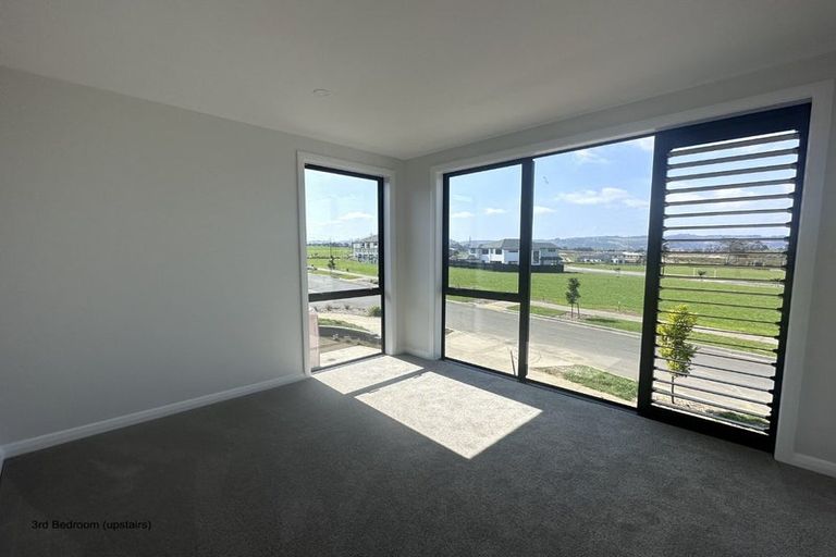 Photo of property in 12 Catalina Avenue, Rosehill, Papakura, 2113