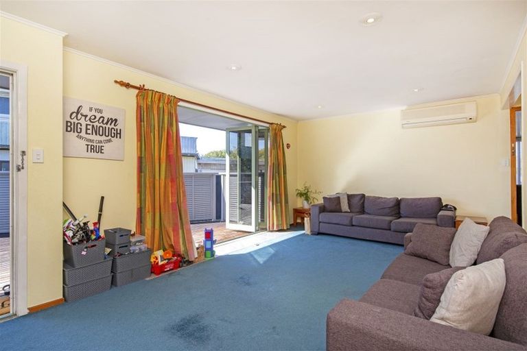 Photo of property in 85 Gloria Avenue, Te Atatu Peninsula, Auckland, 0610