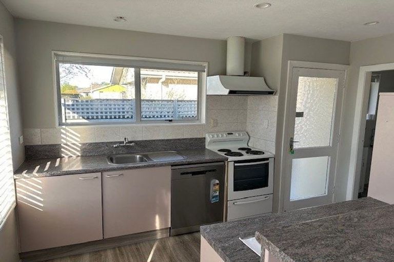 Photo of property in 82 Lowry Avenue, Redwood, Christchurch, 8051