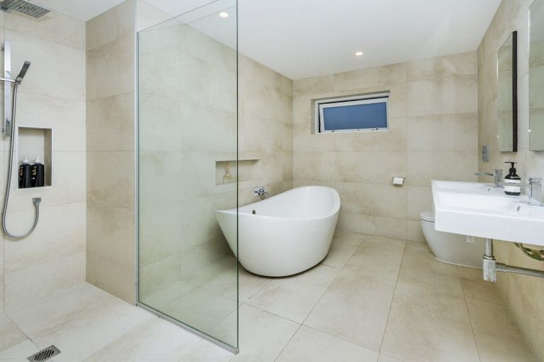 Photo of property in 306 Hurstmere Road, Takapuna, Auckland, 0622