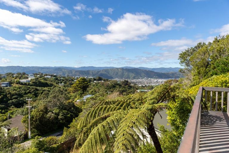 Photo of property in 171 Miromiro Road, Normandale, Lower Hutt, 5010
