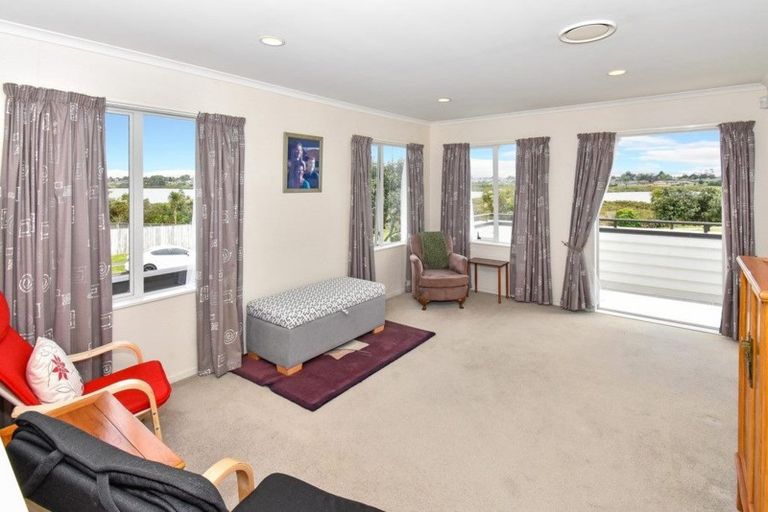 Photo of property in 21 Stranraer Crescent, Wattle Downs, Auckland, 2103