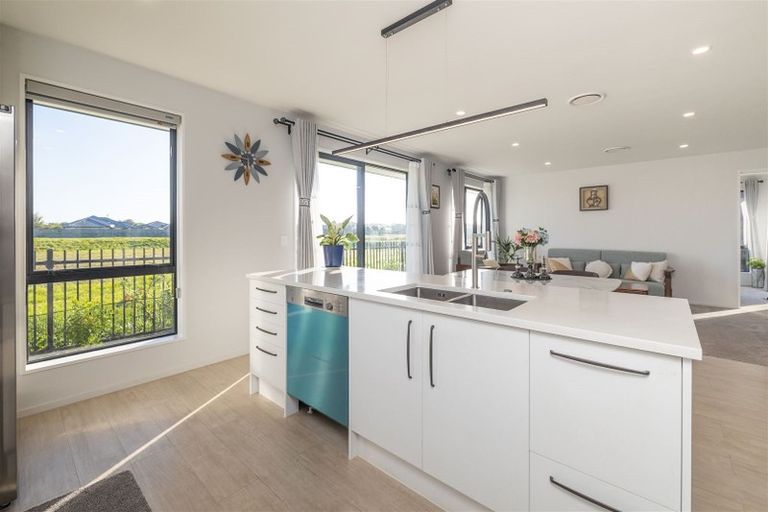 Photo of property in 48 Stationmasters Way, Prebbleton, 7604