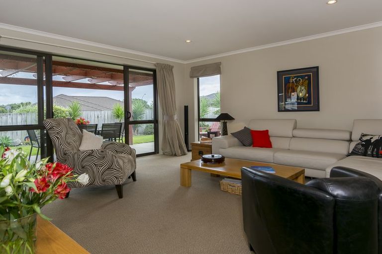 Photo of property in 8 Olive Close, Omokoroa, 3114