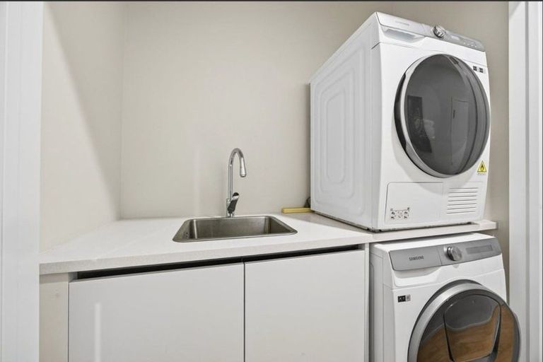 Photo of property in 3b Cardiff Road, Pakuranga, Auckland, 2010