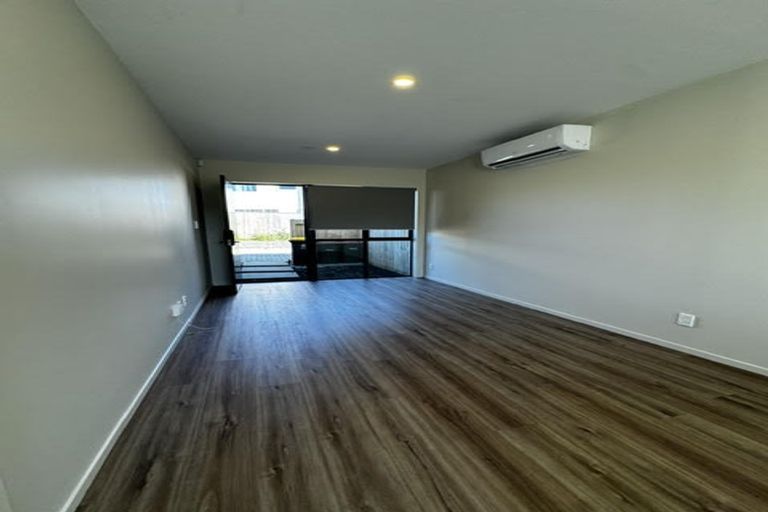 Photo of property in 49c Riverton Drive, Randwick Park, Auckland, 2105