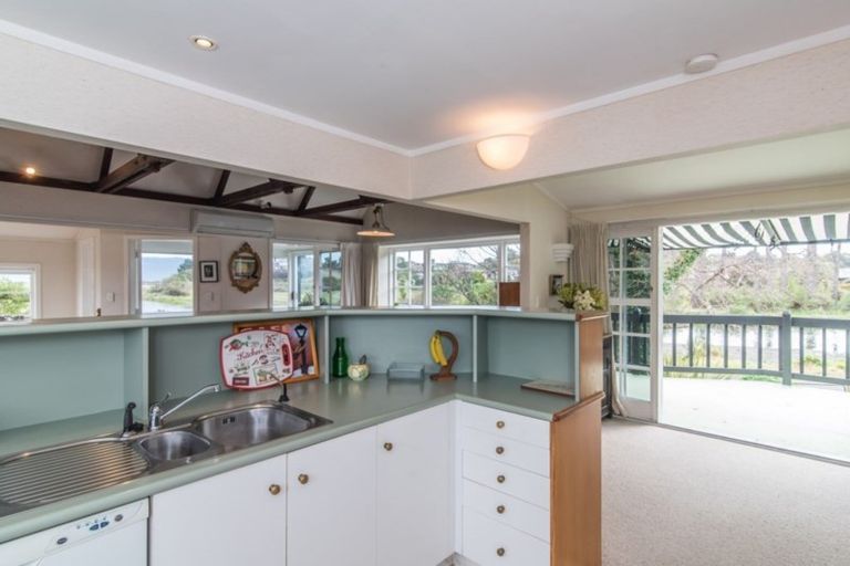 Photo of property in 21 Makora Road, Otaihanga, Paraparaumu, 5036
