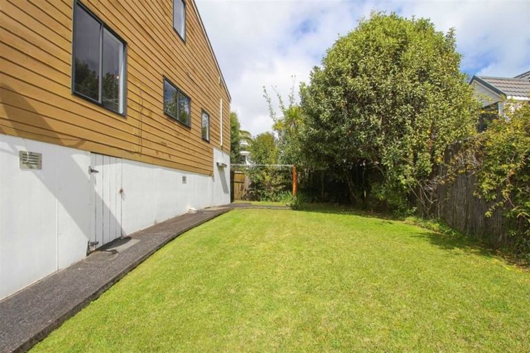 Photo of property in 1/17 Bronzewing Terrace, Unsworth Heights, Auckland, 0632