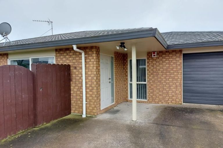 Photo of property in 100 Manuroa Road, Takanini, 2112