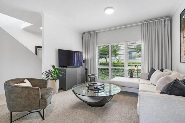 Photo of property in 14 Kensington Drive, Orewa, 0931