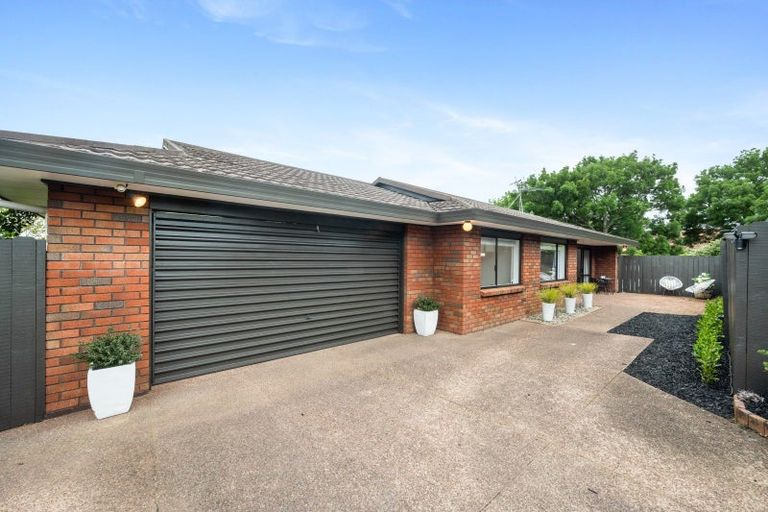 Photo of property in 2/98 Mirrabooka Avenue, Botany Downs, Auckland, 2010