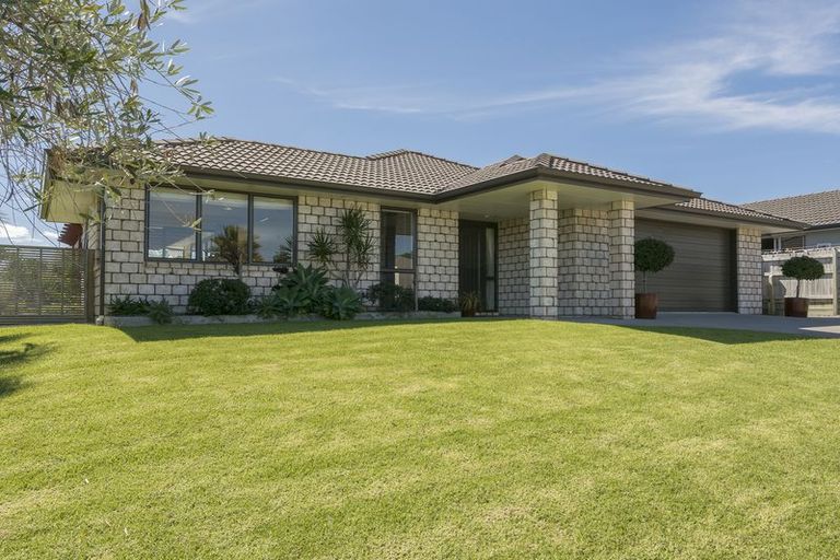 Photo of property in 8 Olive Close, Omokoroa, 3114