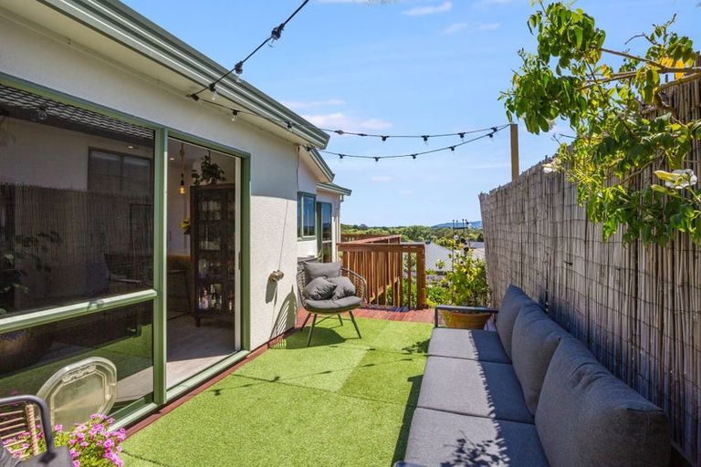 Photo of property in 56 Kakariki Grove, Waikanae, 5036