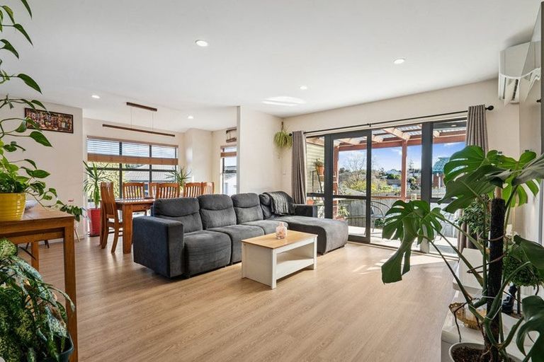 Photo of property in 72l Seabrook Avenue, New Lynn, Auckland, 0600