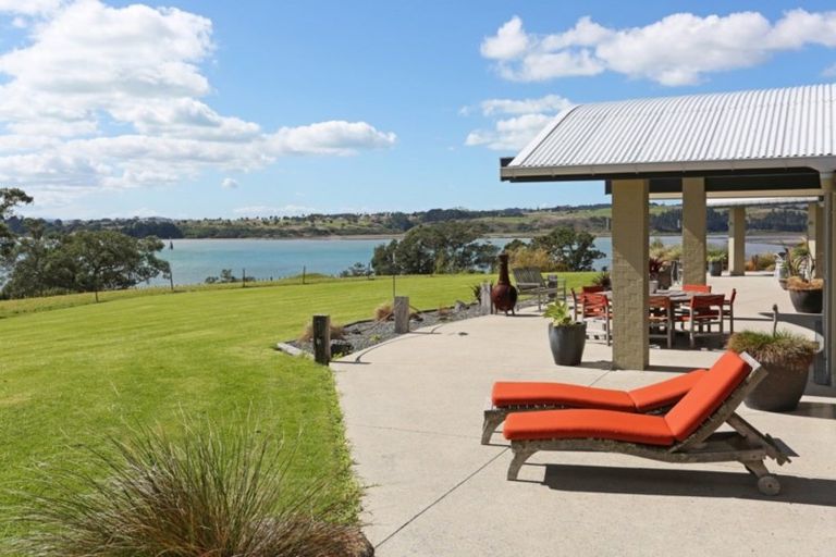 Photo of property in 389 Clifton Road, Whitford, Howick, 2571