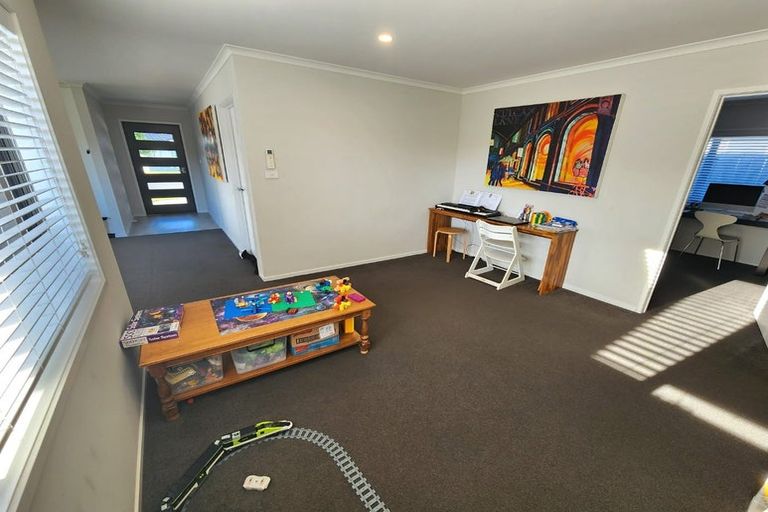 Photo of property in 15 Harding Drive, Papamoa Beach, Papamoa, 3118