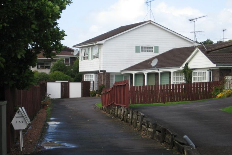 Photo of property in 2/137 Glenmore Road, Sunnyhills, Auckland, 2010