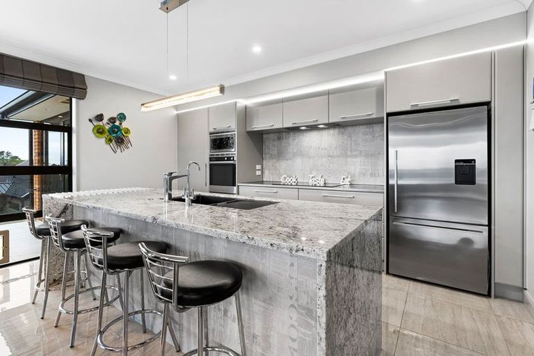 Photo of property in 18 Manurau Crescent, Merrilands, New Plymouth, 4312