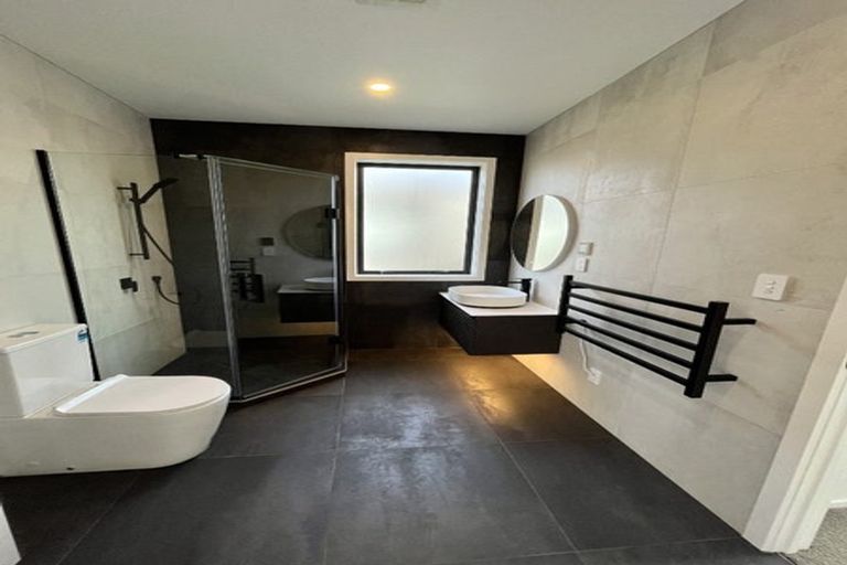 Photo of property in 43 Knights Road, Rothesay Bay, Auckland, 0630