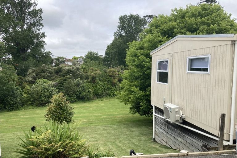 Photo of property in 2/98 Chislehurst Street, Henderson, Auckland, 0612