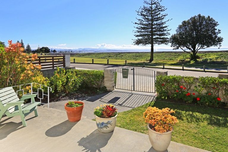 Photo of property in 10 North Terrace, Westshore, Napier, 4110