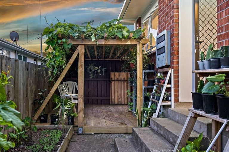 Photo of property in 1/185 Swanson Road, Henderson, Auckland, 0610