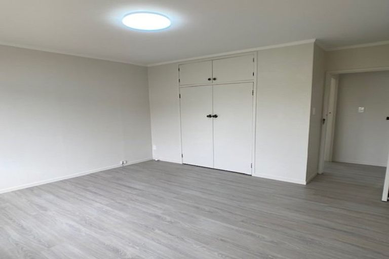 Photo of property in 2/1 Ribblesdale Road, Henderson, Auckland, 0612