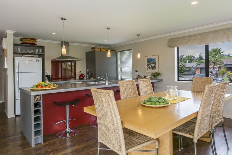 Photo of property in 8 Olive Close, Omokoroa, 3114