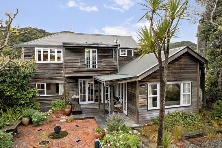 Photo of property in 157 Marine Parade, Eastbourne, Lower Hutt, 5013