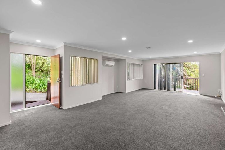 Photo of property in 58h Sunnyside Road, Sunnyvale, Auckland, 0612