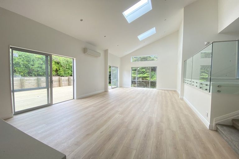 Photo of property in 24 Lorikeet Place, Unsworth Heights, Auckland, 0632