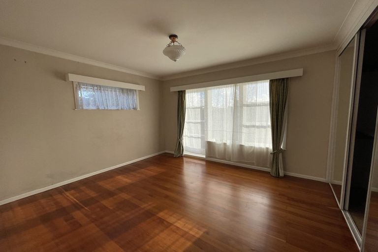 Photo of property in 377 East Coast Road, Mairangi Bay, Auckland, 0630