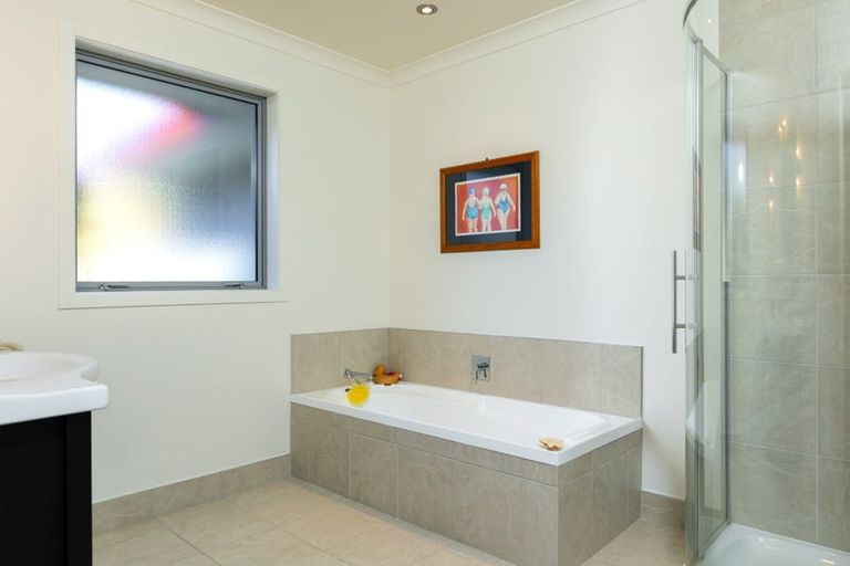 Photo of property in 6 Weka Place, Picton, 7220