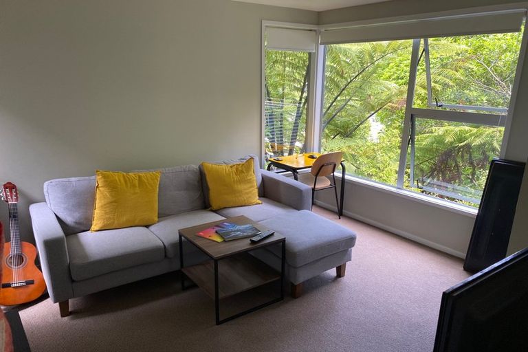 Photo of property in 6 Glentui Grove, Khandallah, Wellington, 6035