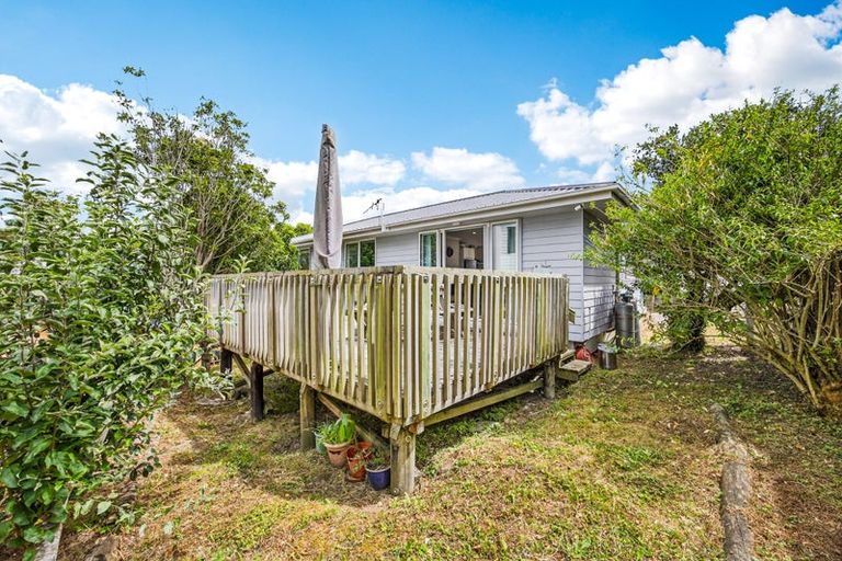 Photo of property in 6a Magdalen Place, West Harbour, Auckland, 0618