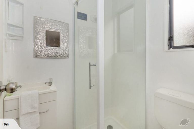 Photo of property in 2/10 Liverpool Street, Papakura, 2110