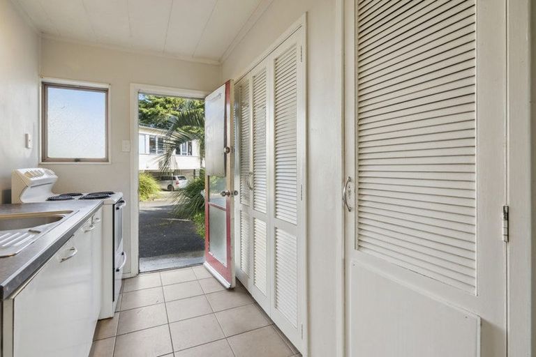 Photo of property in 2/31 Blease Street, New Lynn, Auckland, 0600