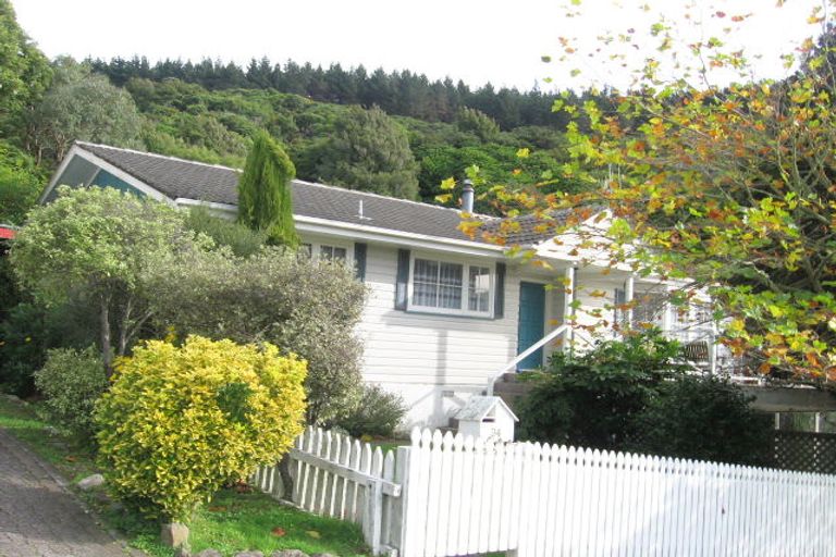 Photo of property in 34 Westhaven Drive, Tawa, Wellington, 5028