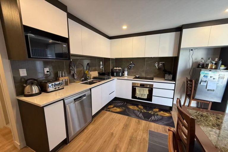 Photo of property in 309 Don Buck Road, Massey, Auckland, 0614