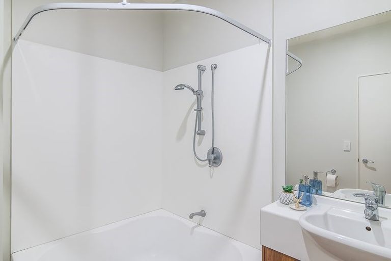 Photo of property in Stadium Garden Flats, 308/107 Thorndon Quay, Pipitea, Wellington, 6011