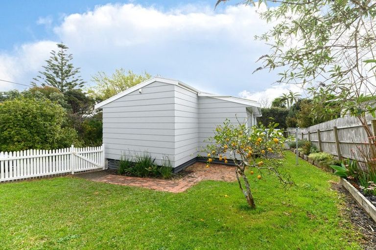Photo of property in 2/23 Tawa Road, Te Atatu Peninsula, Auckland, 0610