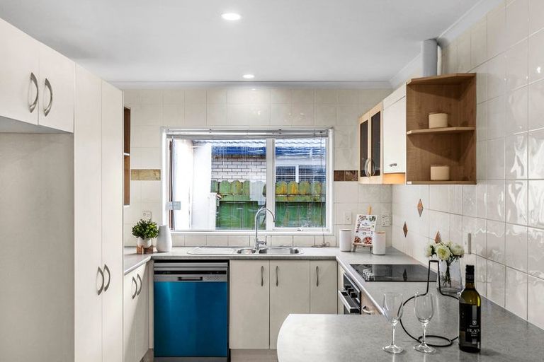 Photo of property in 96a Manuroa Road, Takanini, 2112